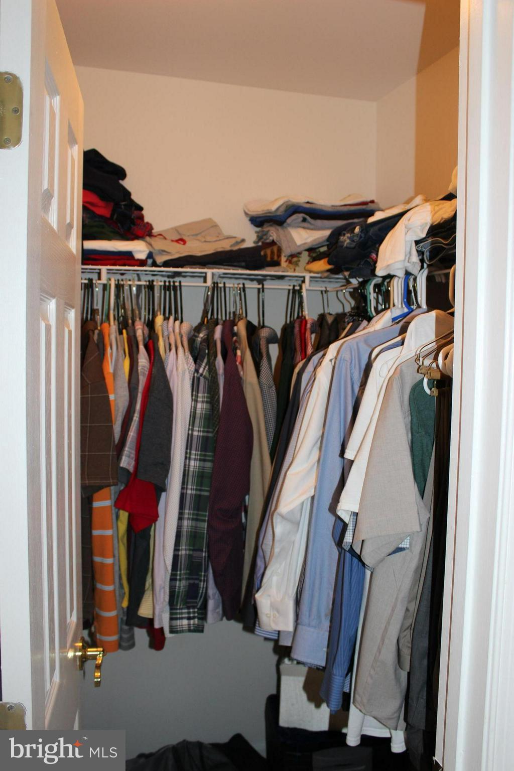 SIGNATURE AT BROADLANDS - Residential Lease