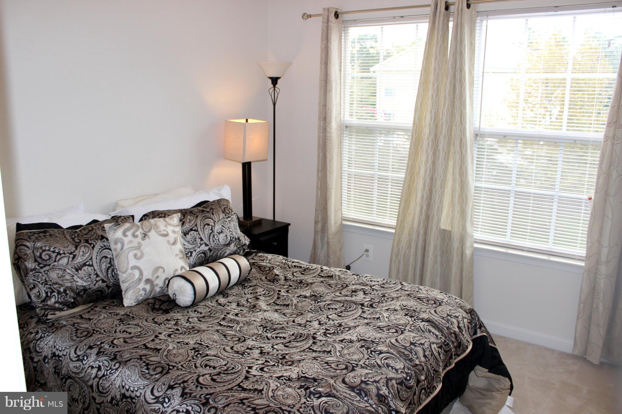 SIGNATURE AT BROADLANDS - Residential Lease