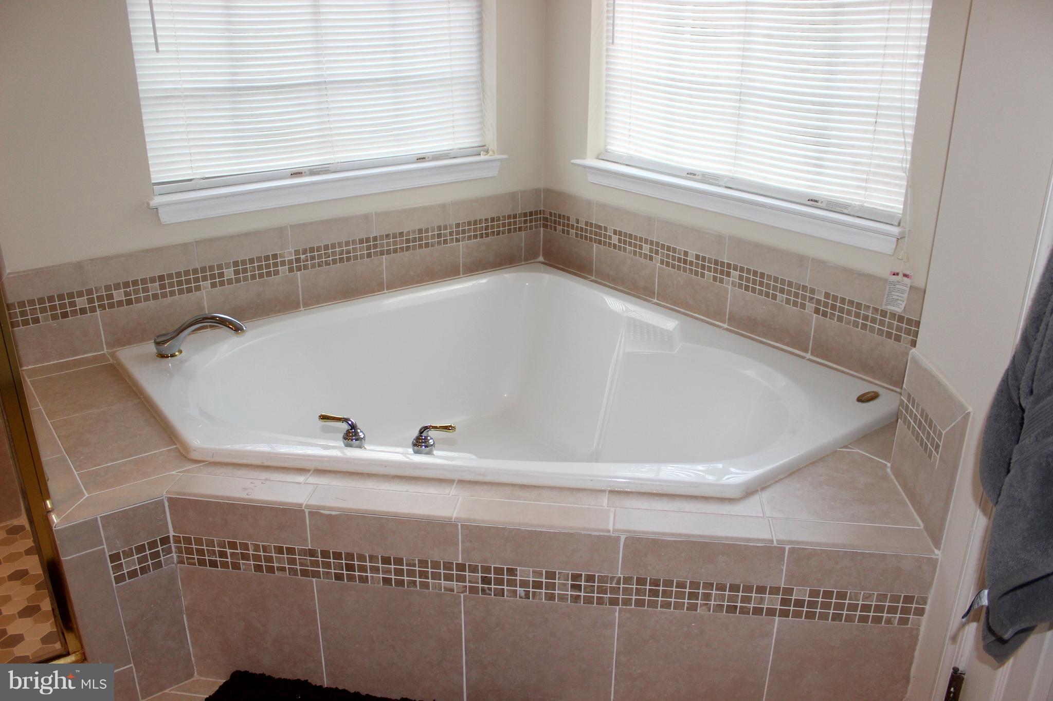 SIGNATURE AT BROADLANDS - Residential Lease