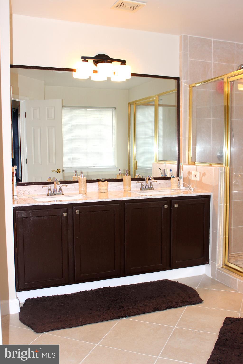 SIGNATURE AT BROADLANDS - Residential Lease