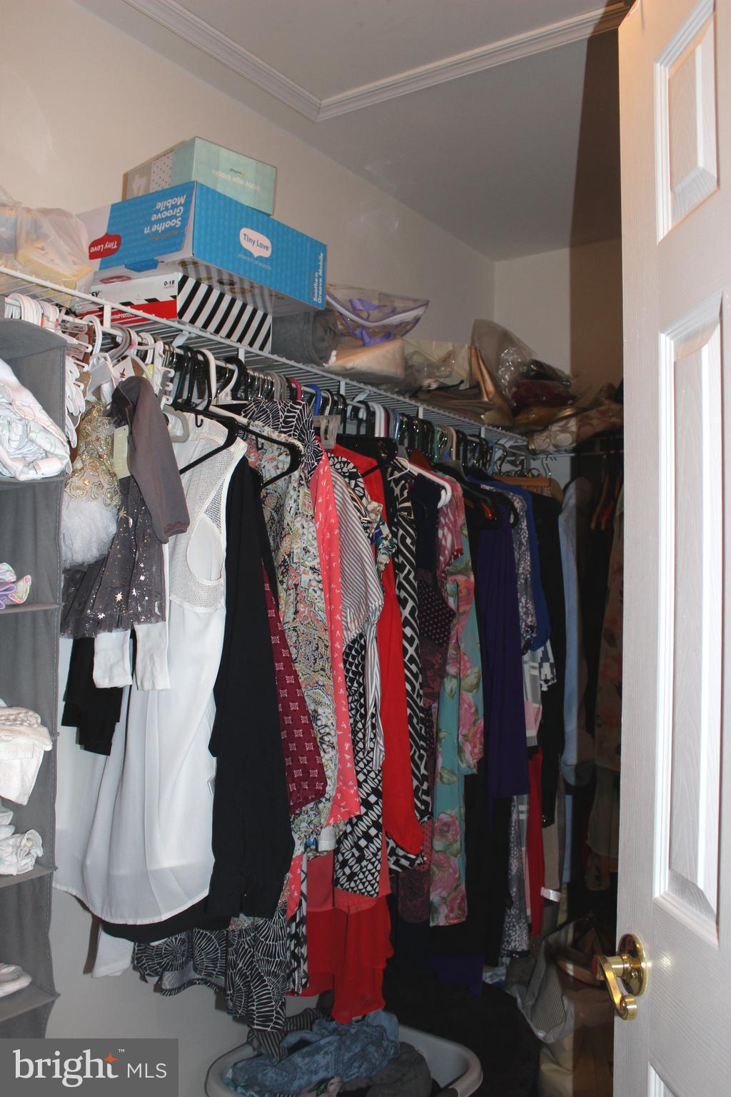 SIGNATURE AT BROADLANDS - Residential Lease