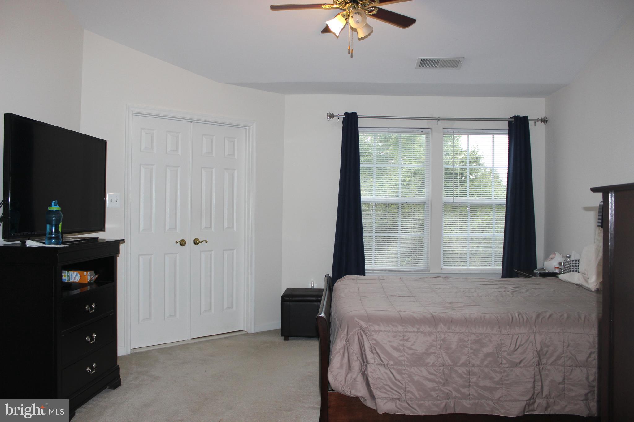 SIGNATURE AT BROADLANDS - Residential Lease