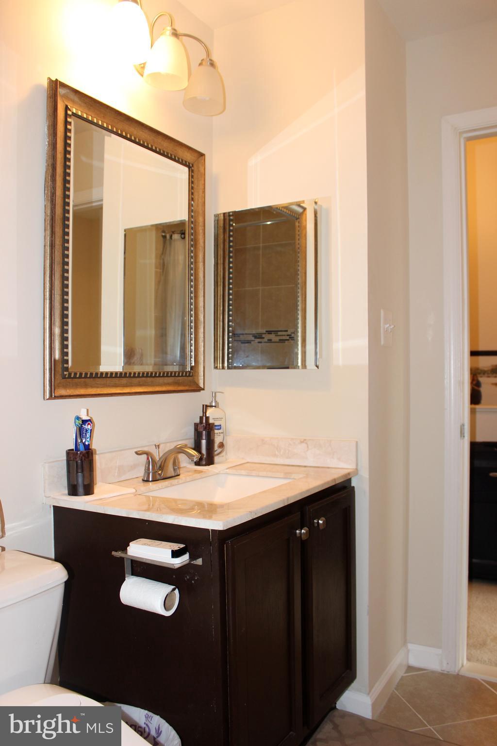 SIGNATURE AT BROADLANDS - Residential Lease