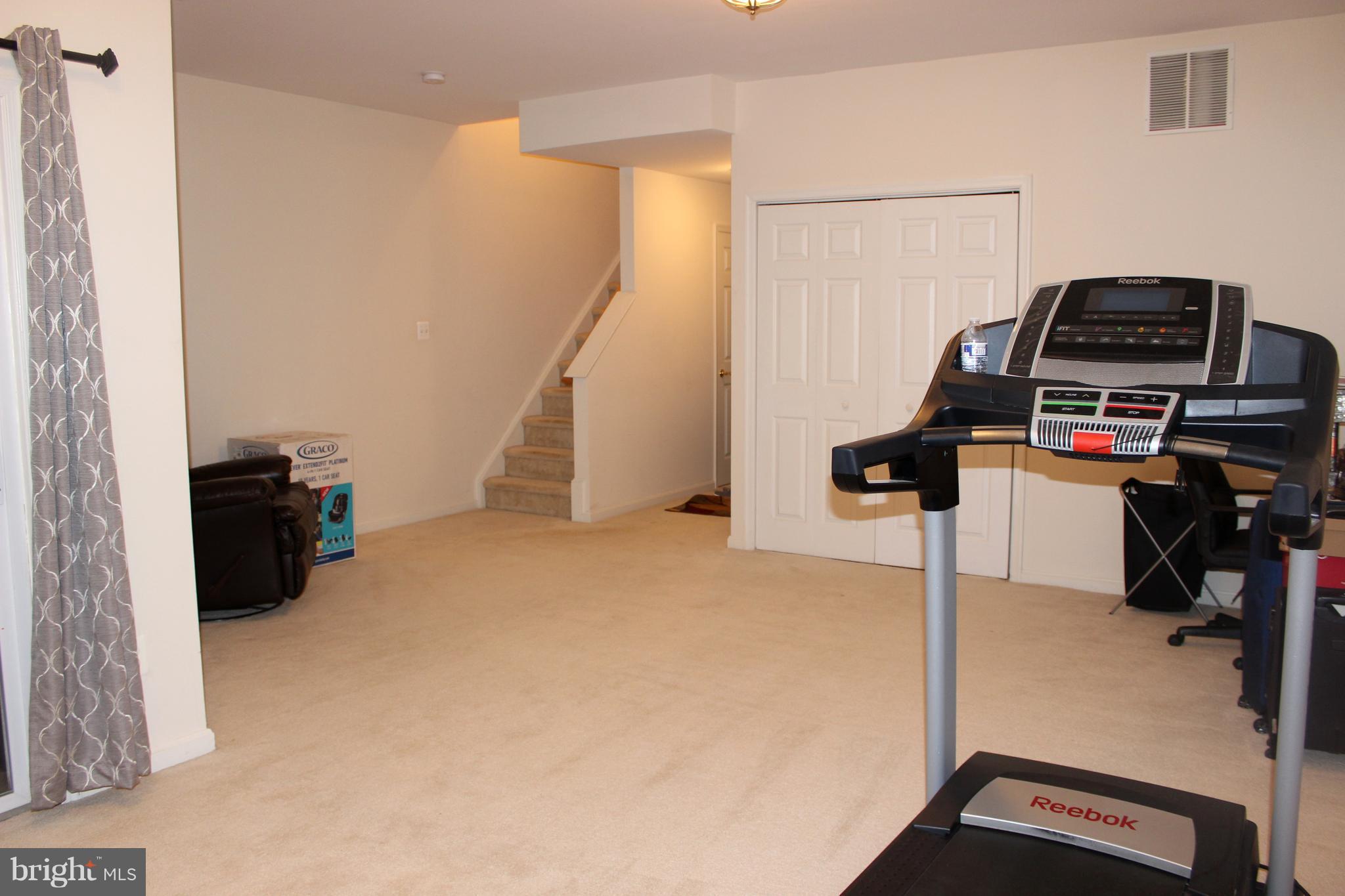 SIGNATURE AT BROADLANDS - Residential Lease