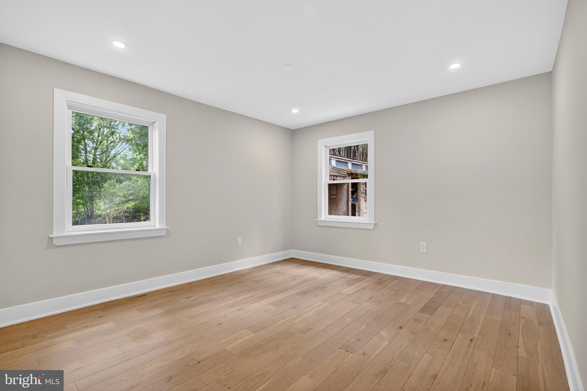 NEWTOWN SQ - Residential