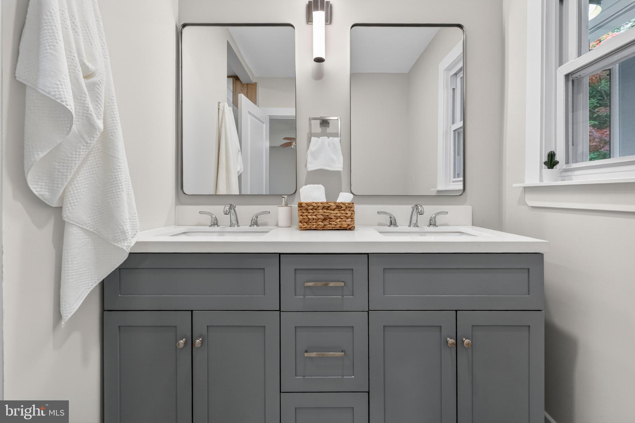 NEWTOWN SQ - Residential