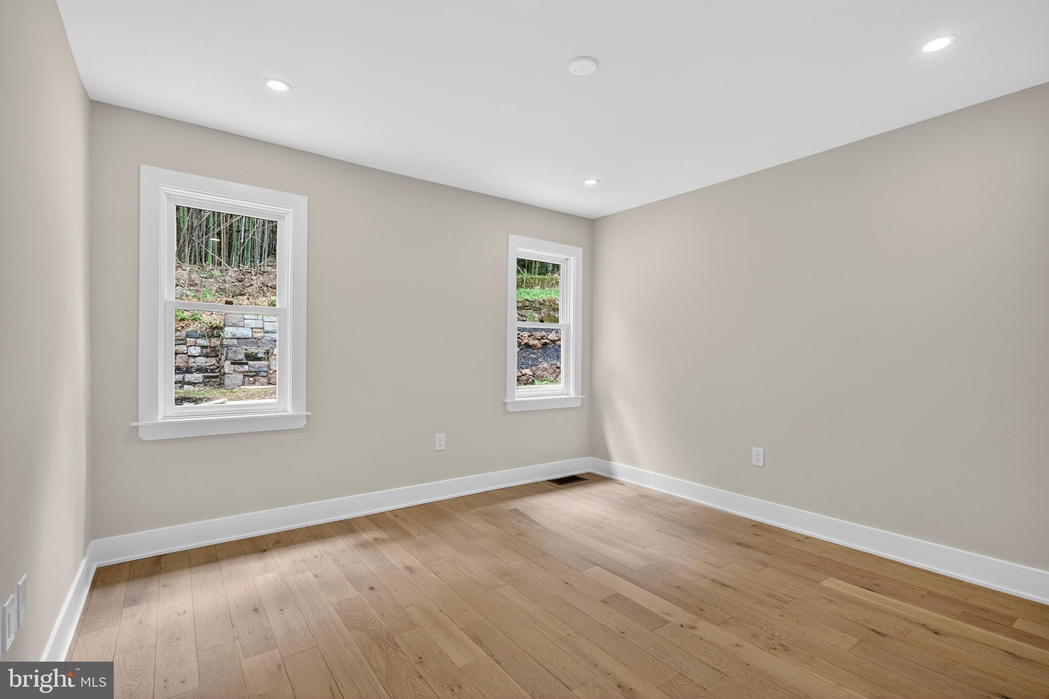 NEWTOWN SQ - Residential