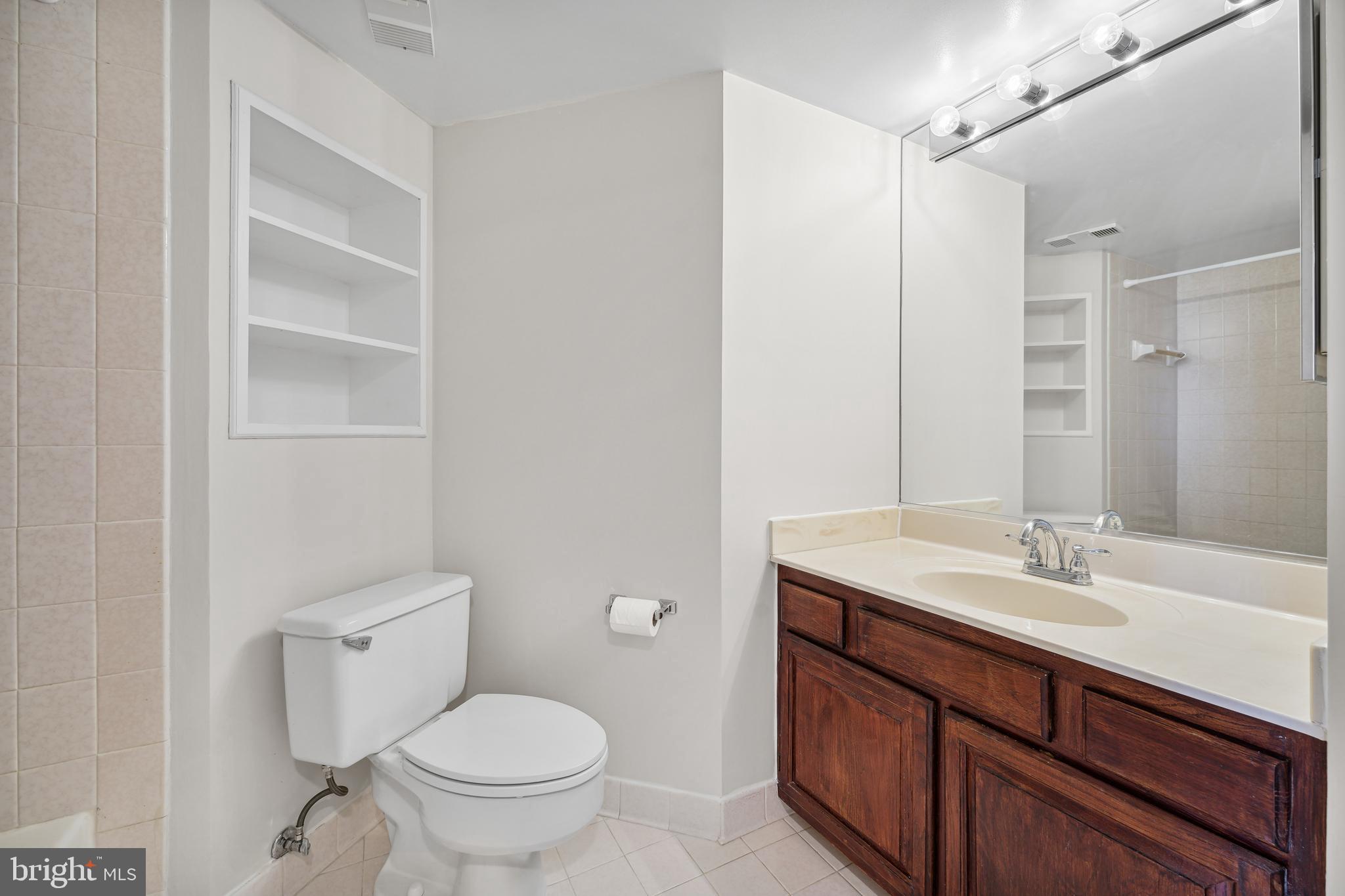 SKYLINE SQUARE CONDO - Residential Lease