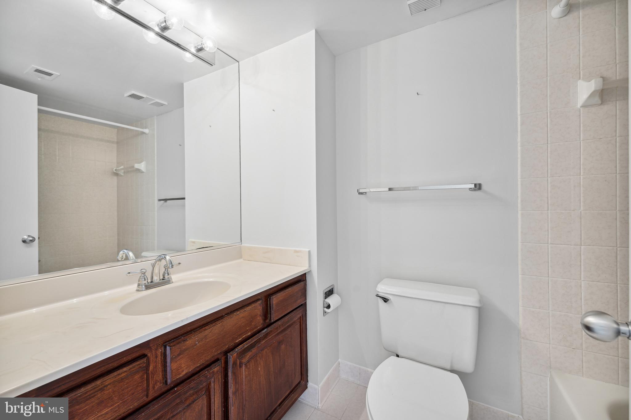 SKYLINE SQUARE CONDO - Residential Lease