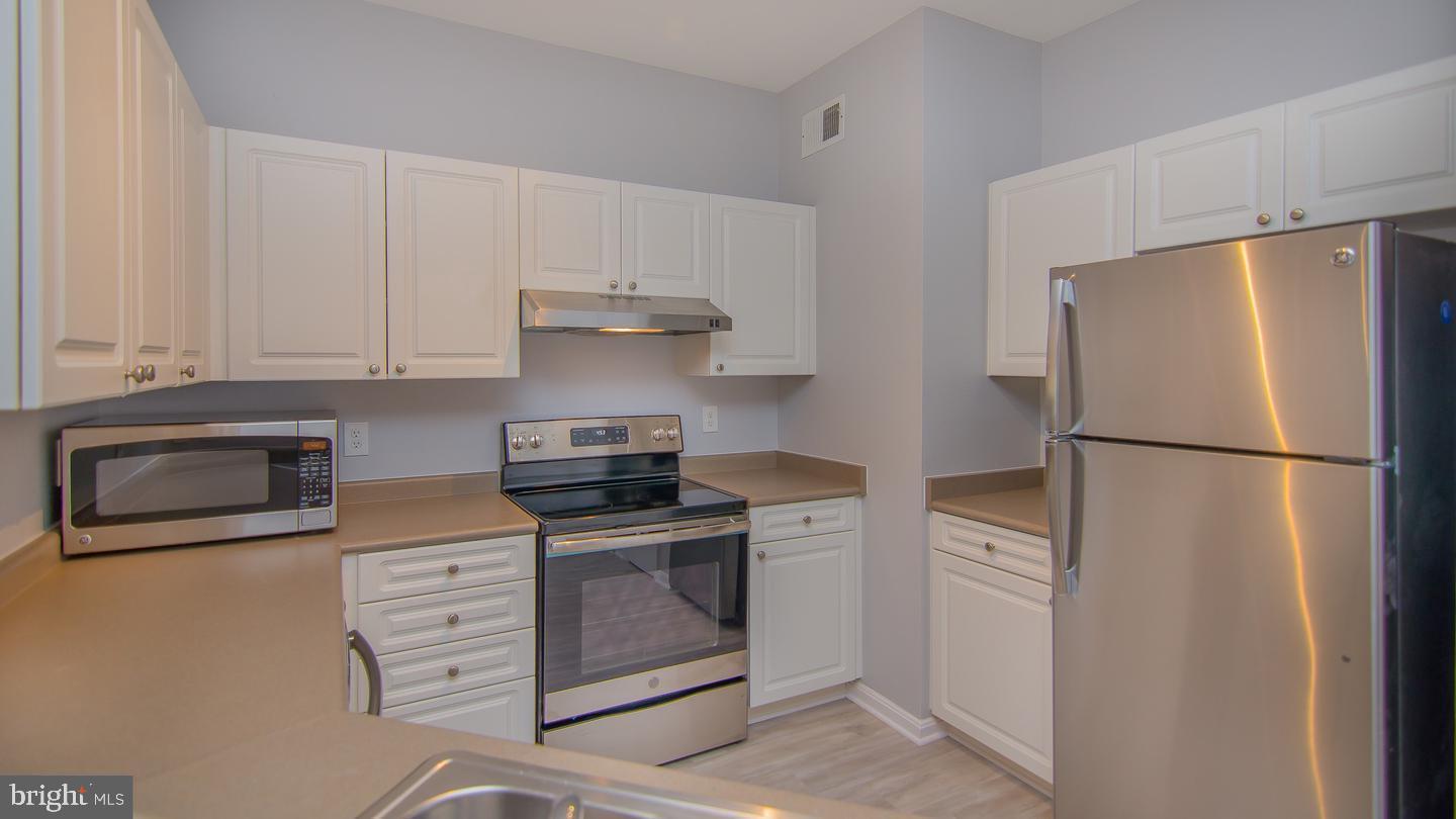 HIGH POINTE AT JEFFERSON - Residential Lease