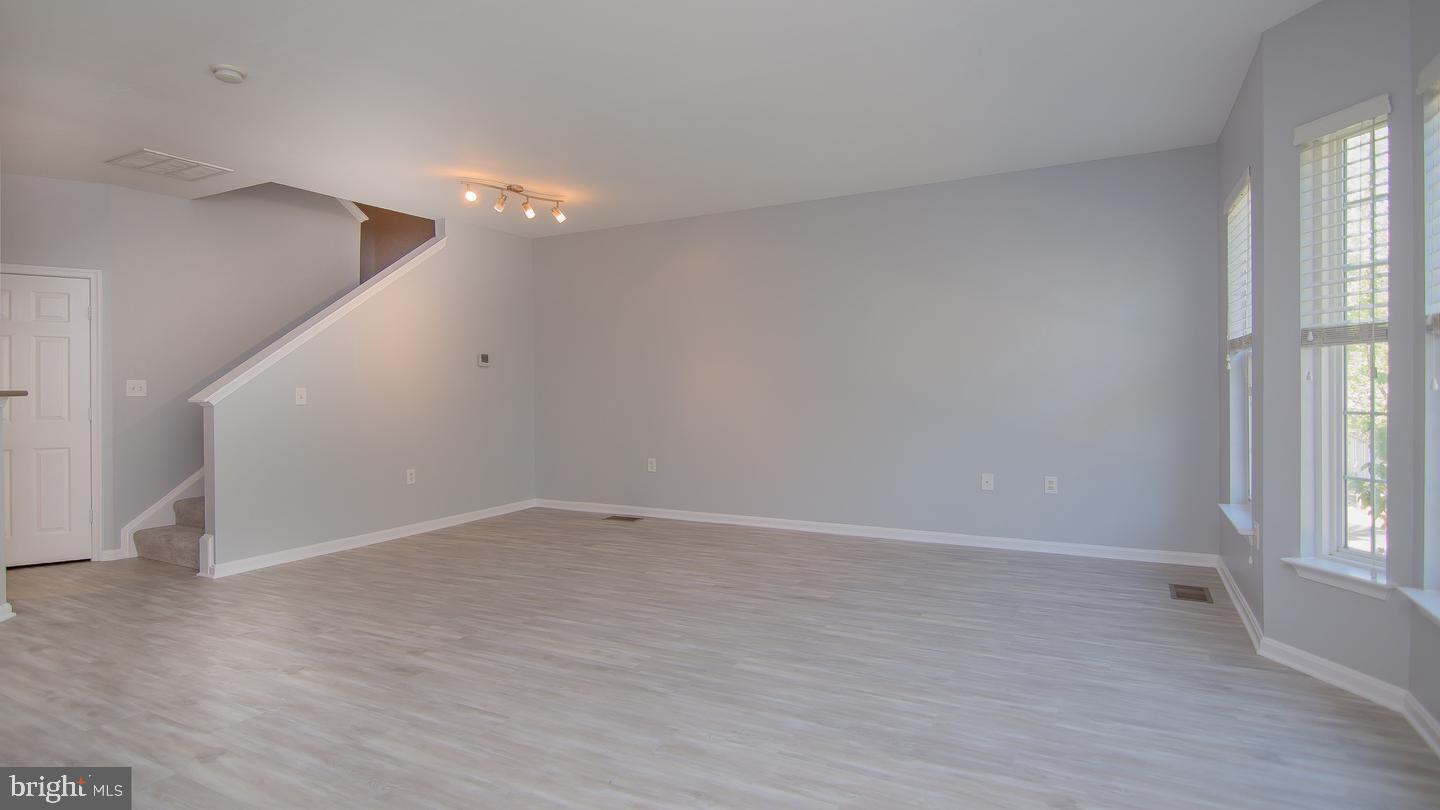 HIGH POINTE AT JEFFERSON - Residential Lease