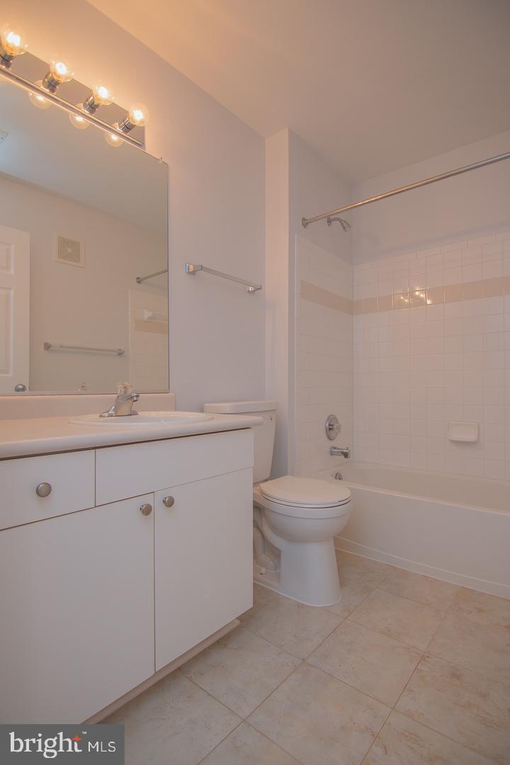 HIGH POINTE AT JEFFERSON - Residential Lease