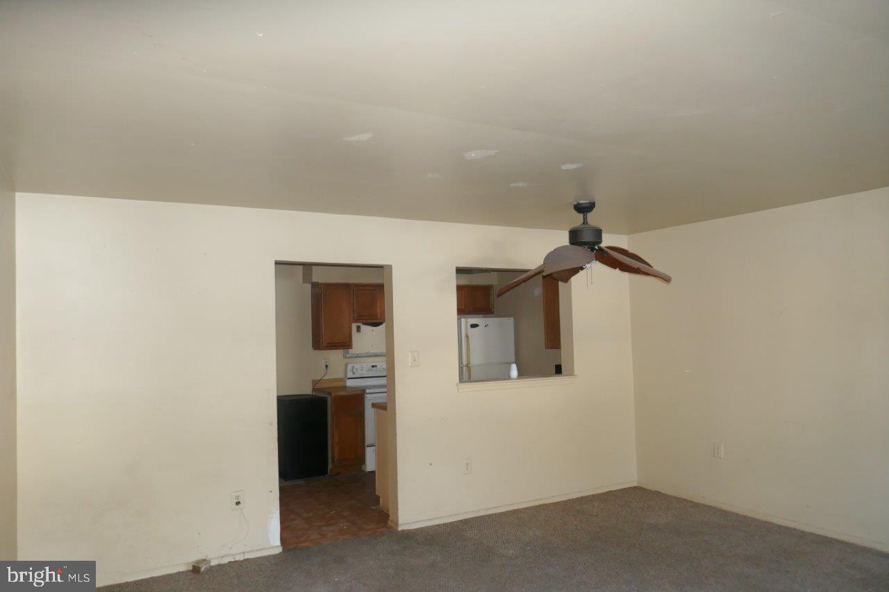 3733 AMSTERDAM TERRACE 9-95