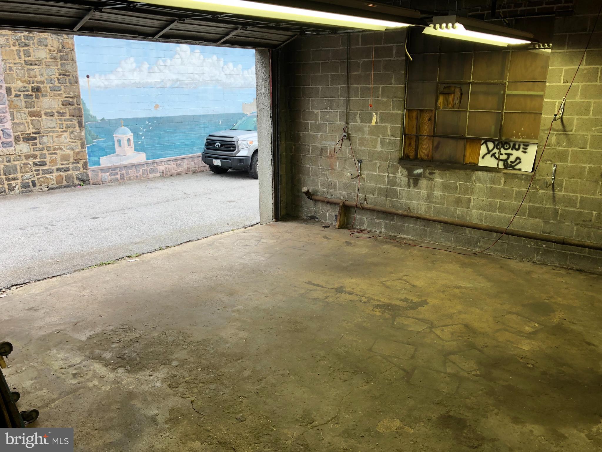 HIGHLANDTOWN - Commercial Lease