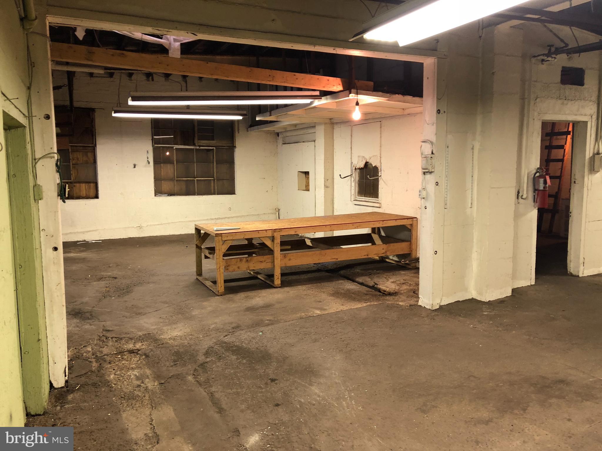 HIGHLANDTOWN - Commercial Lease