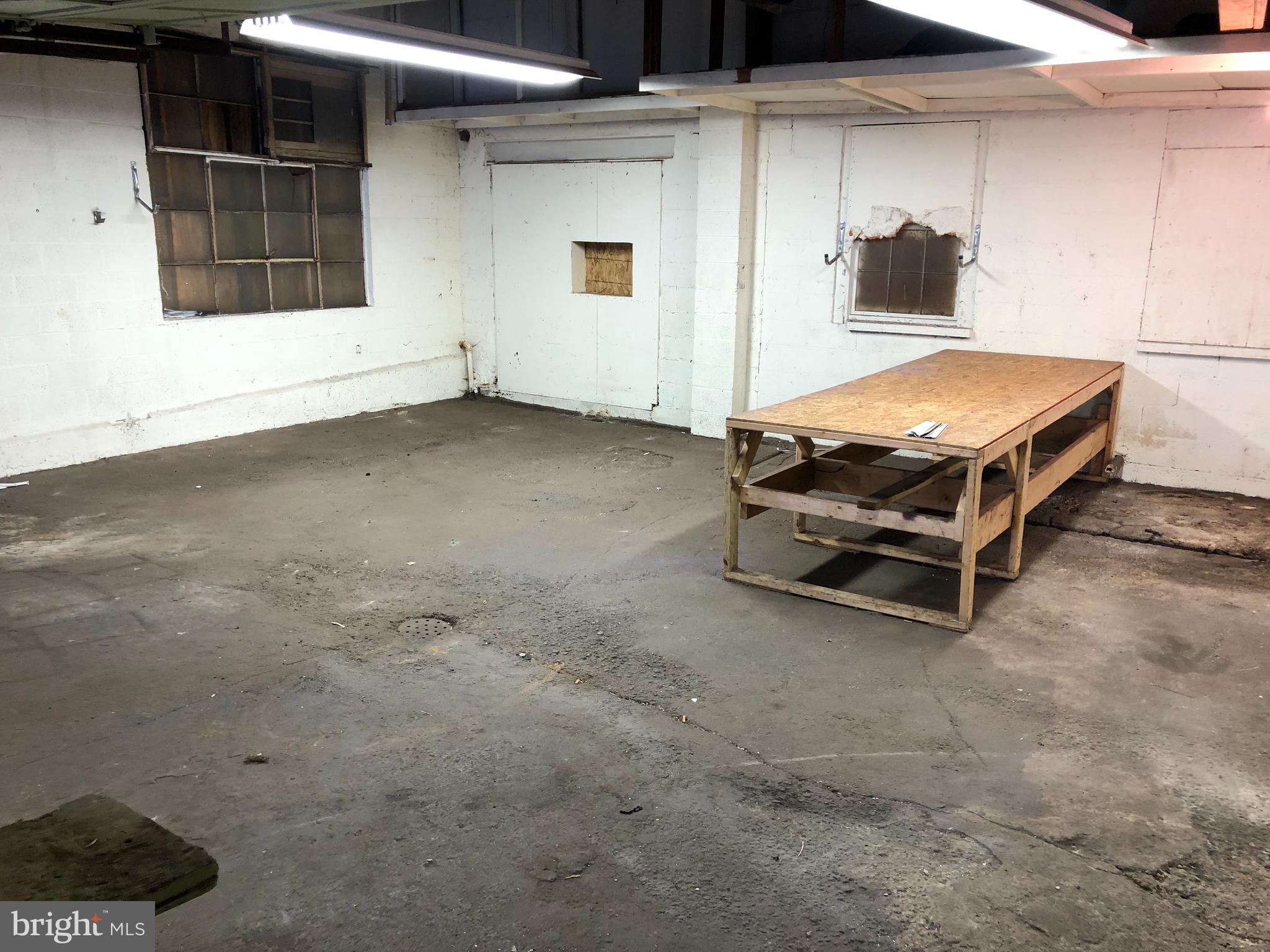 HIGHLANDTOWN - Commercial Lease