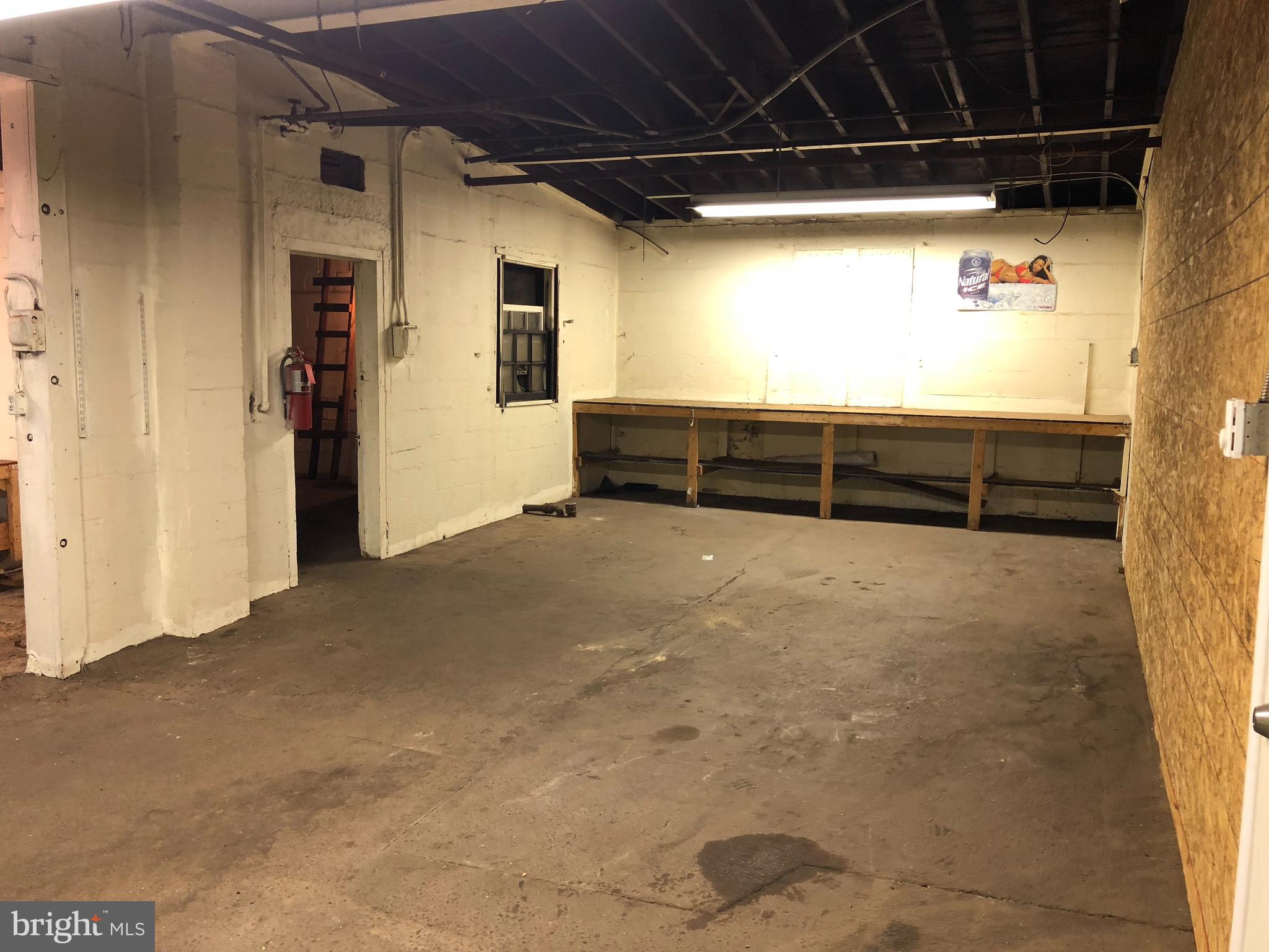 HIGHLANDTOWN - Commercial Lease