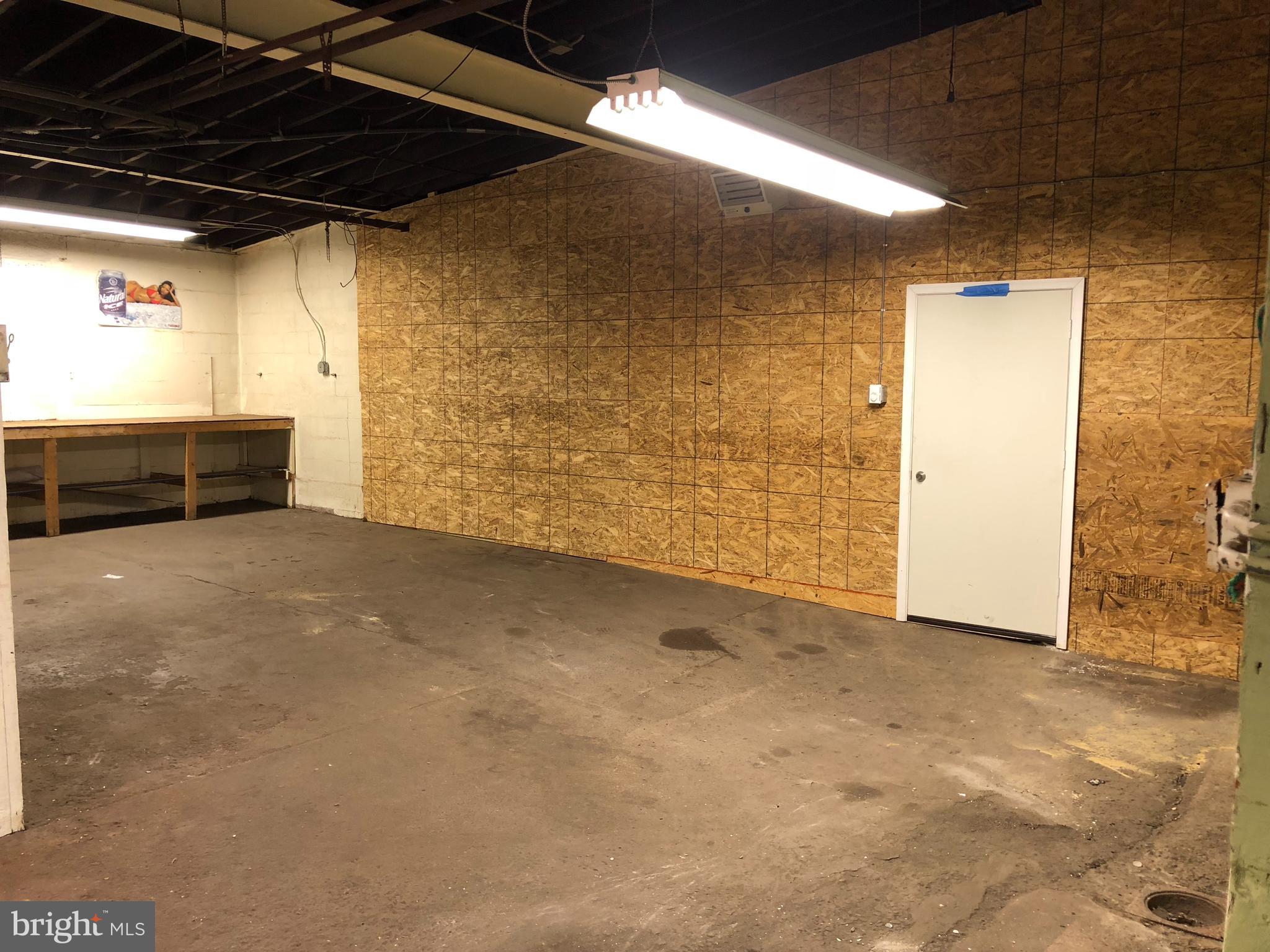 HIGHLANDTOWN - Commercial Lease