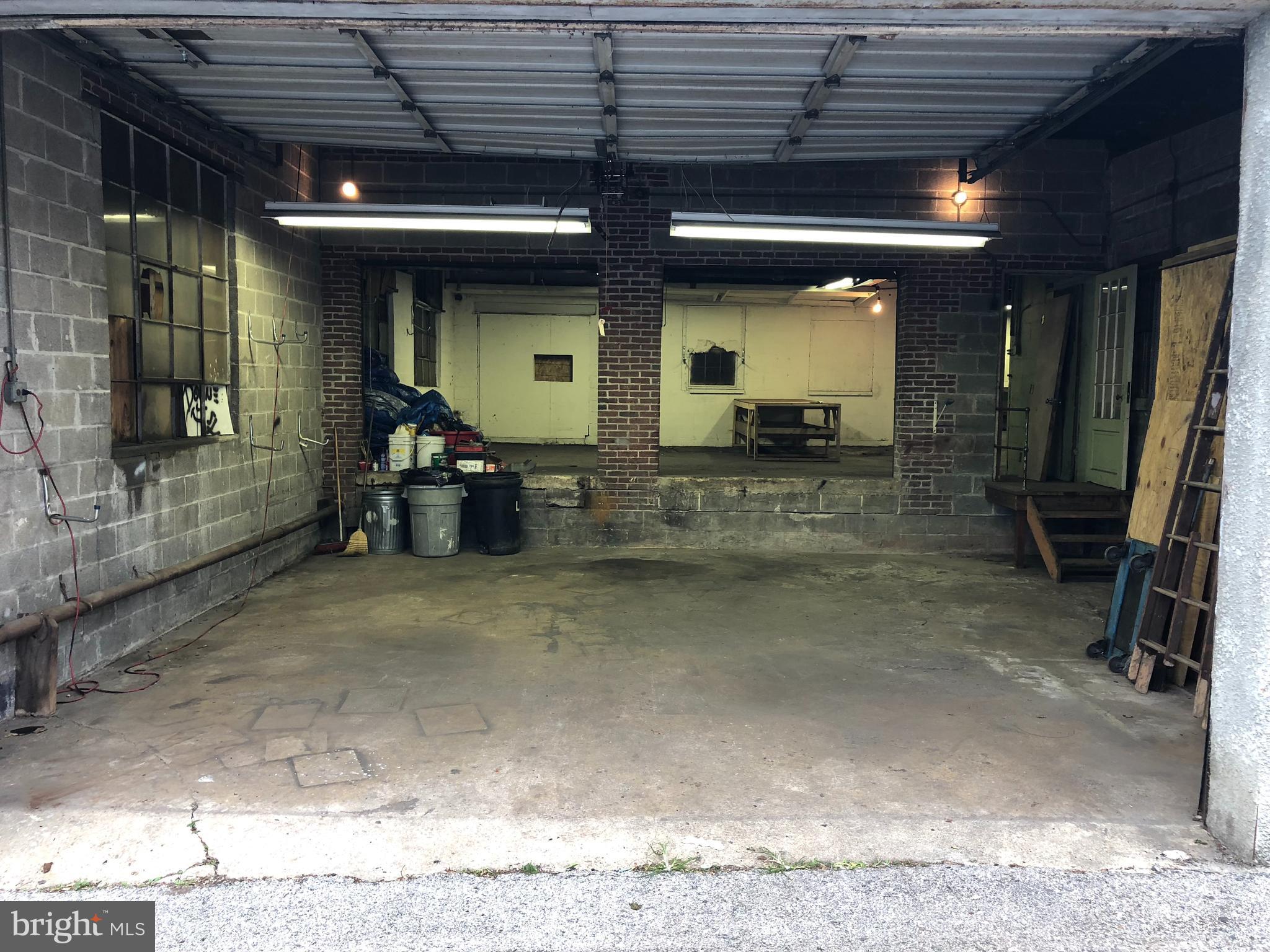 HIGHLANDTOWN - Commercial Lease