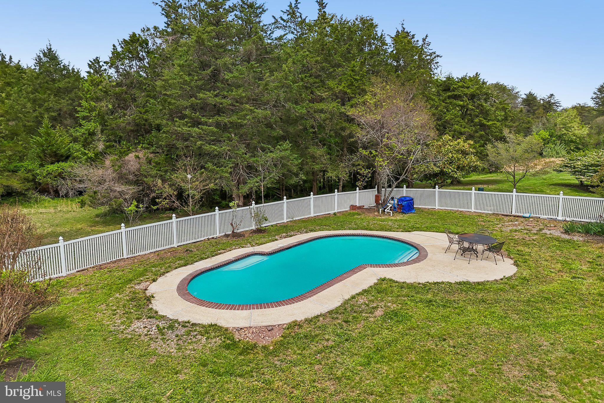 WHITETAIL POND - Residential
