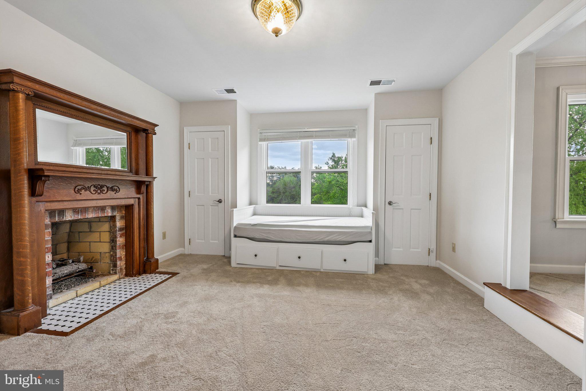 WHITETAIL POND - Residential