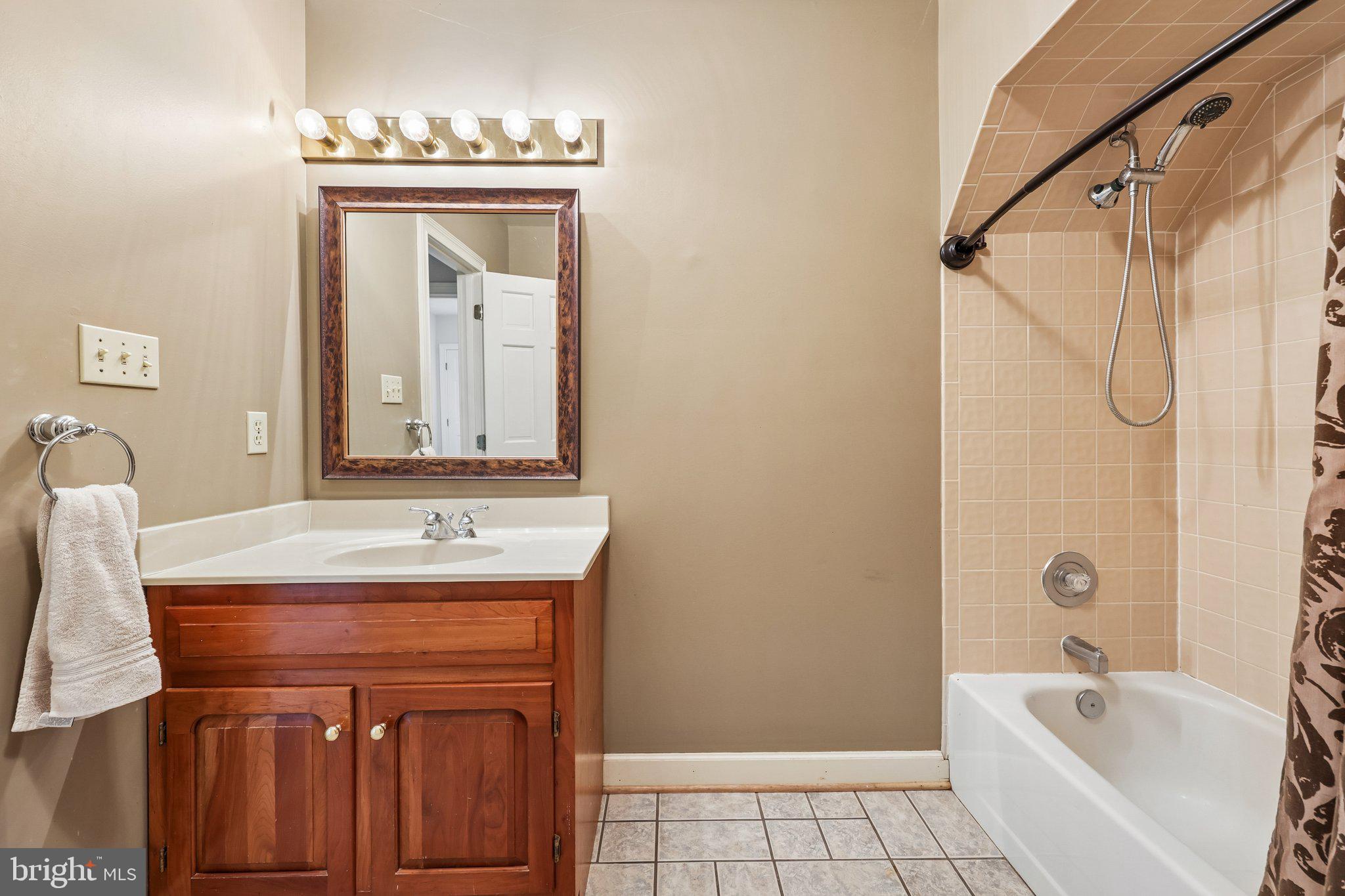 WHITETAIL POND - Residential