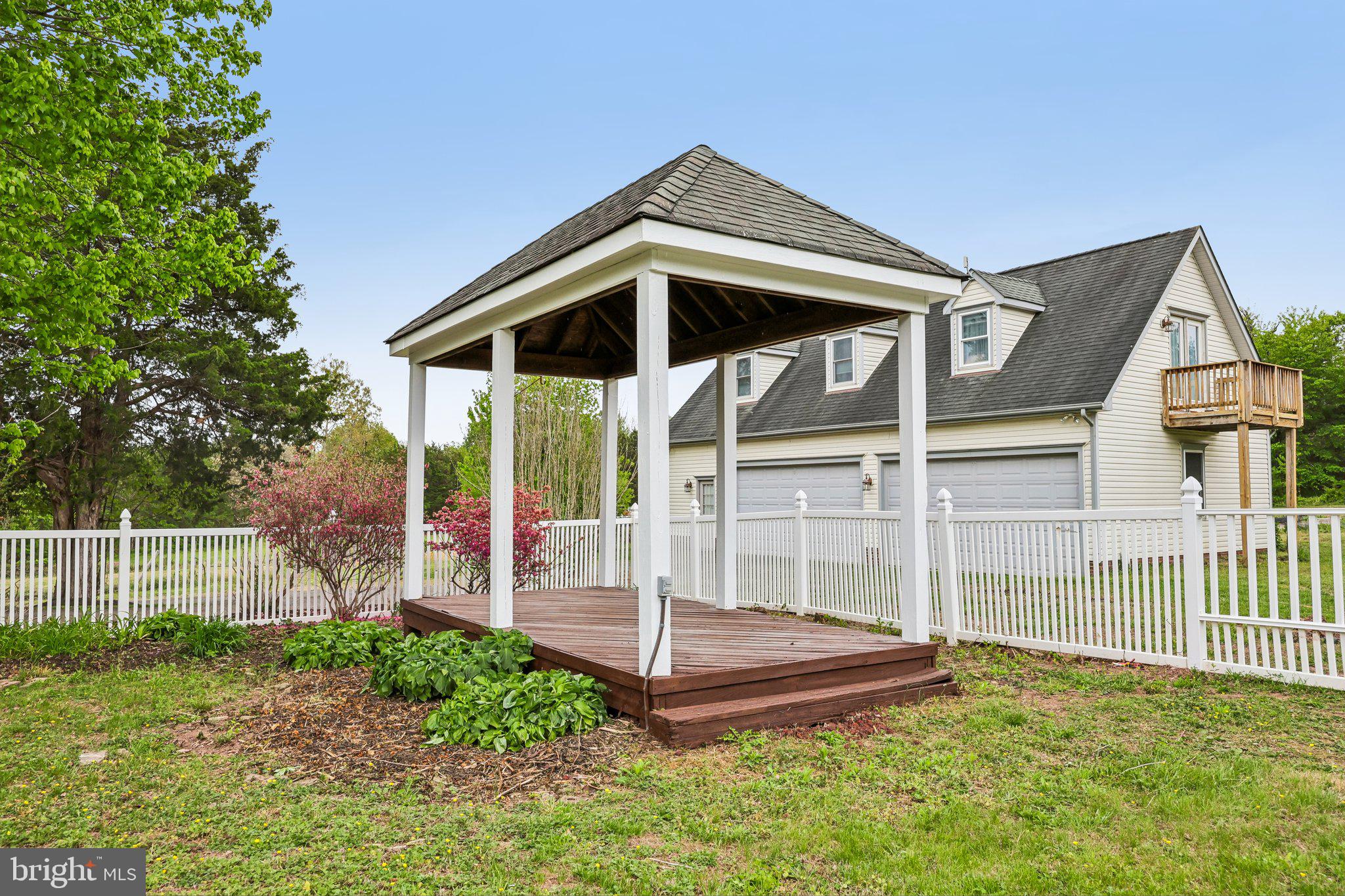 WHITETAIL POND - Residential