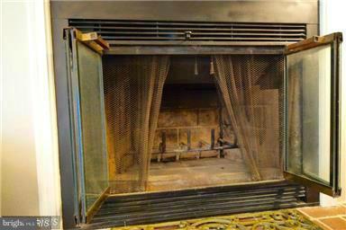 THE OAKTON - Residential