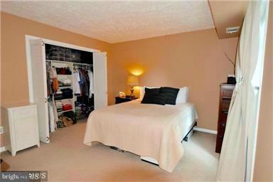 THE OAKTON - Residential