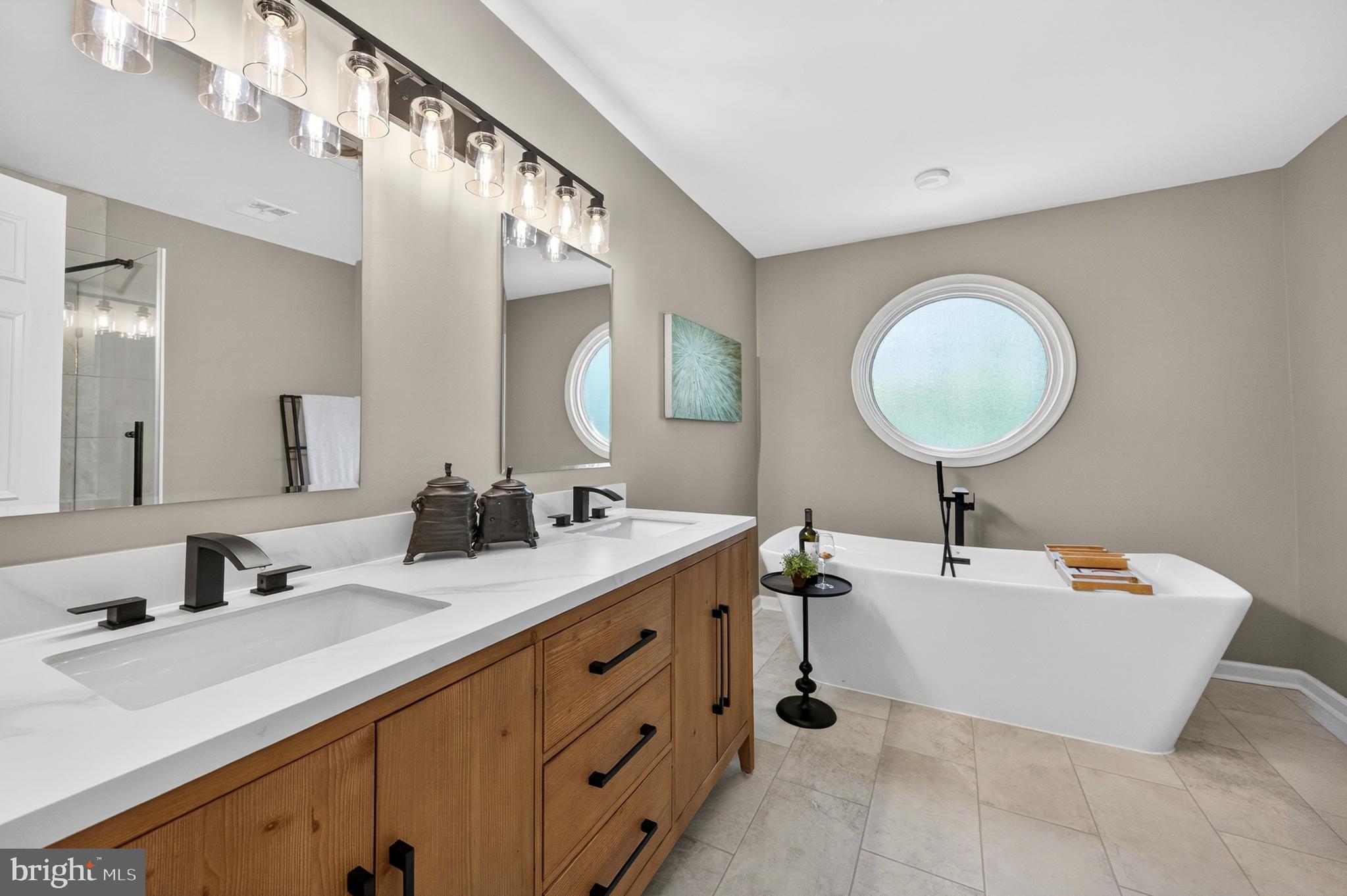 OAKTON MILL ESTATES - Residential