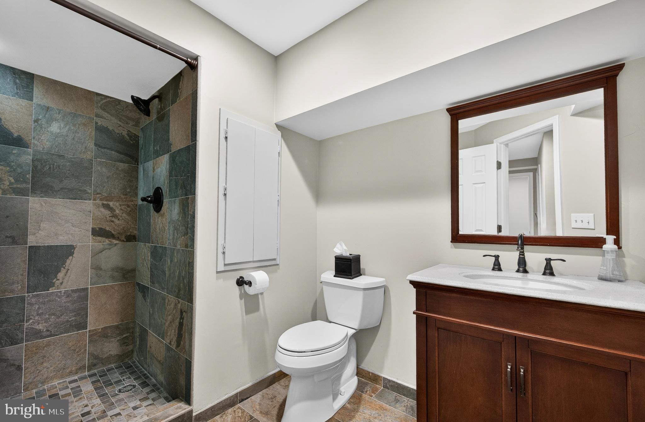 OAKTON MILL ESTATES - Residential