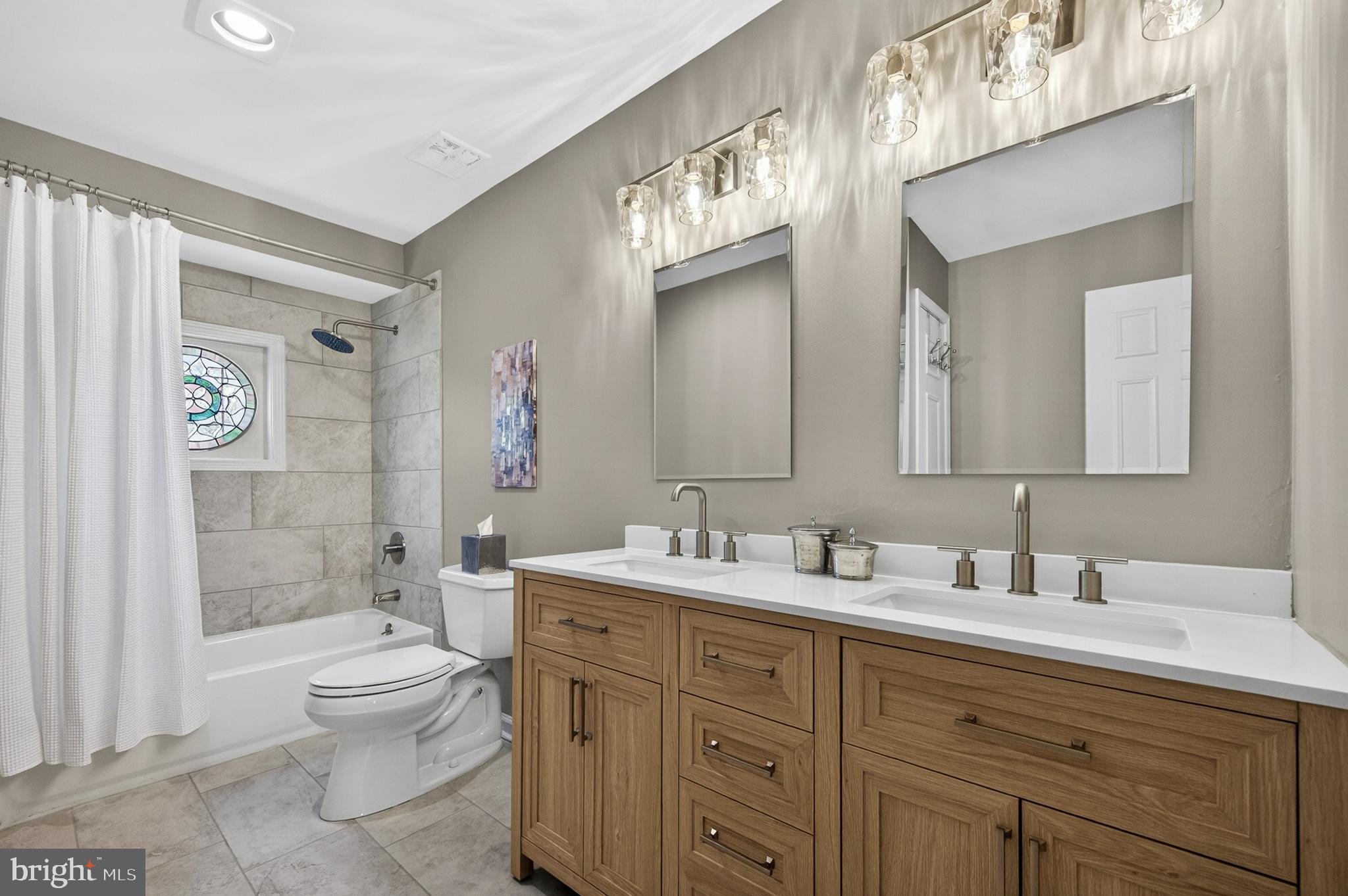 OAKTON MILL ESTATES - Residential