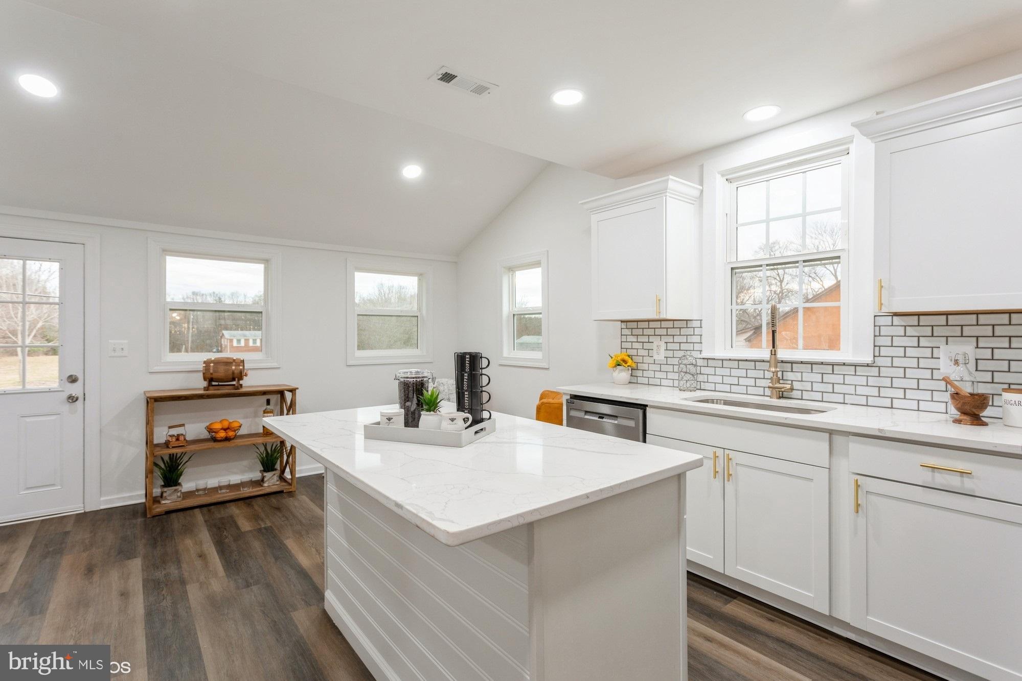 RHOADESVILLE - Residential