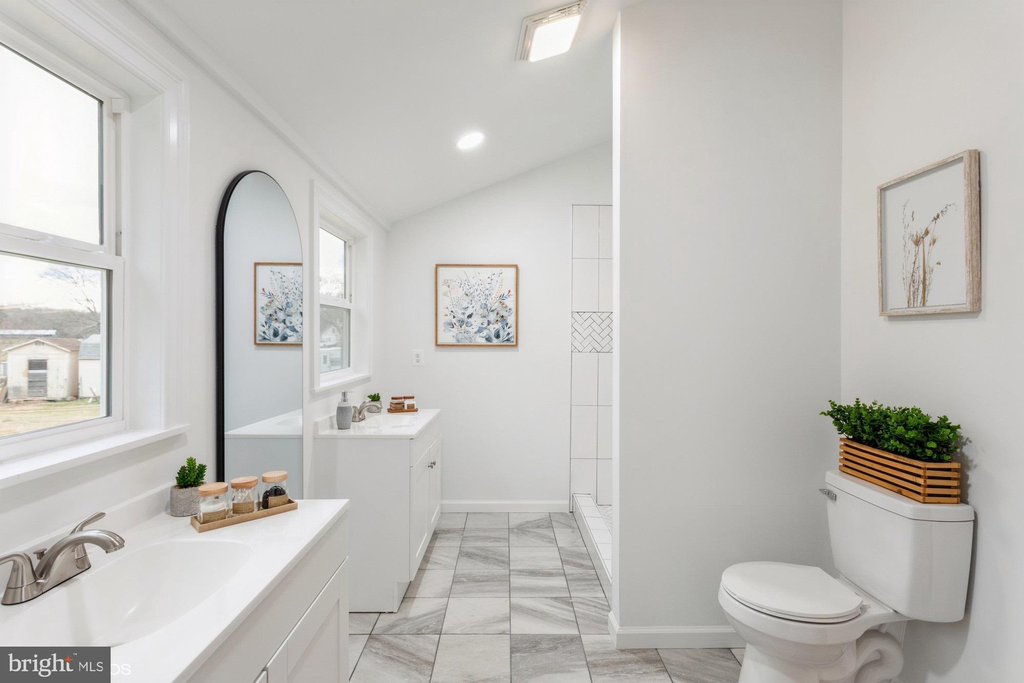 RHOADESVILLE - Residential