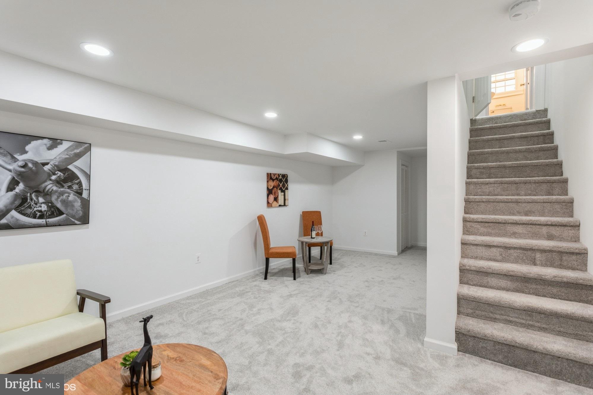 RHOADESVILLE - Residential