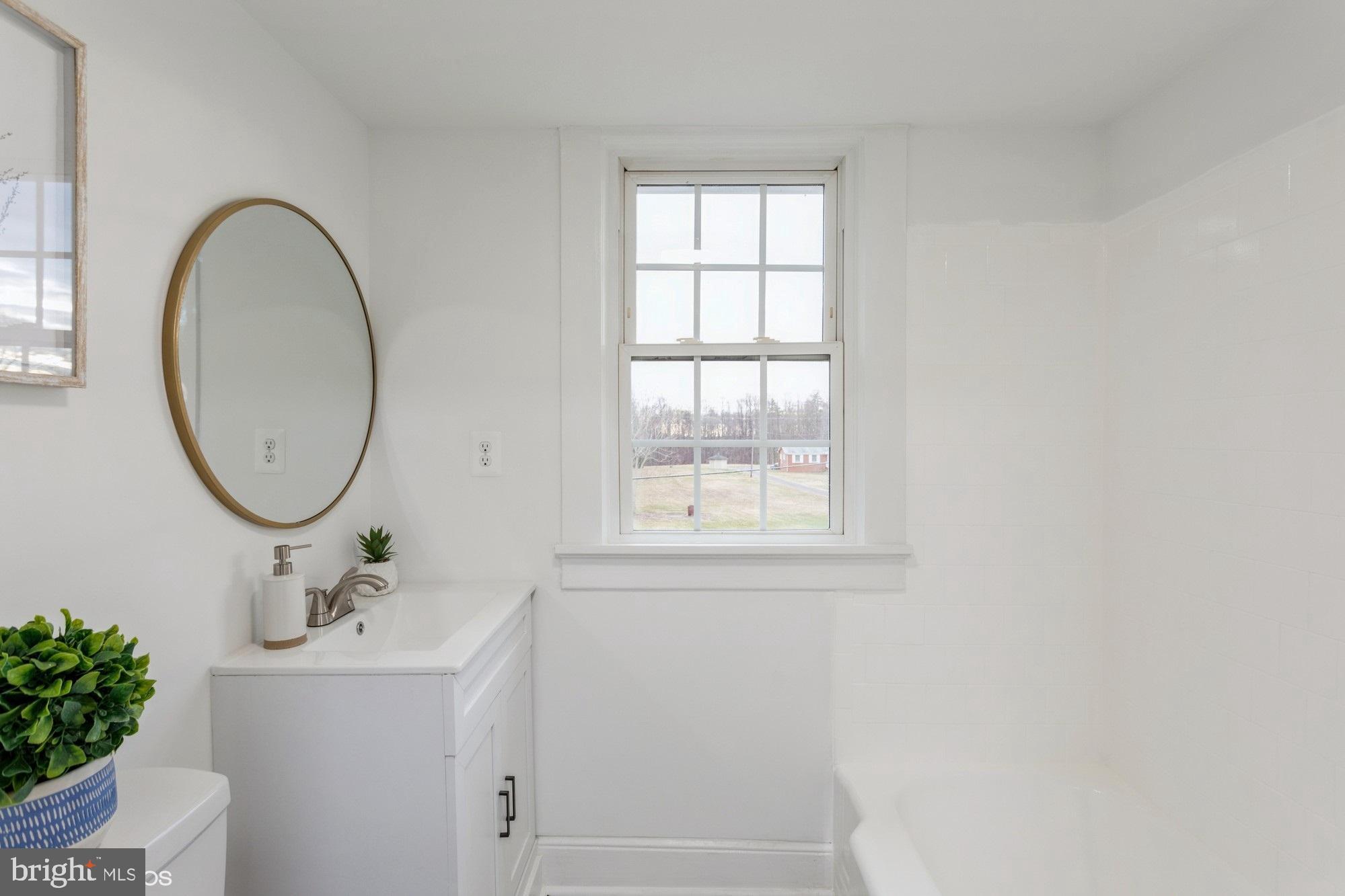 RHOADESVILLE - Residential