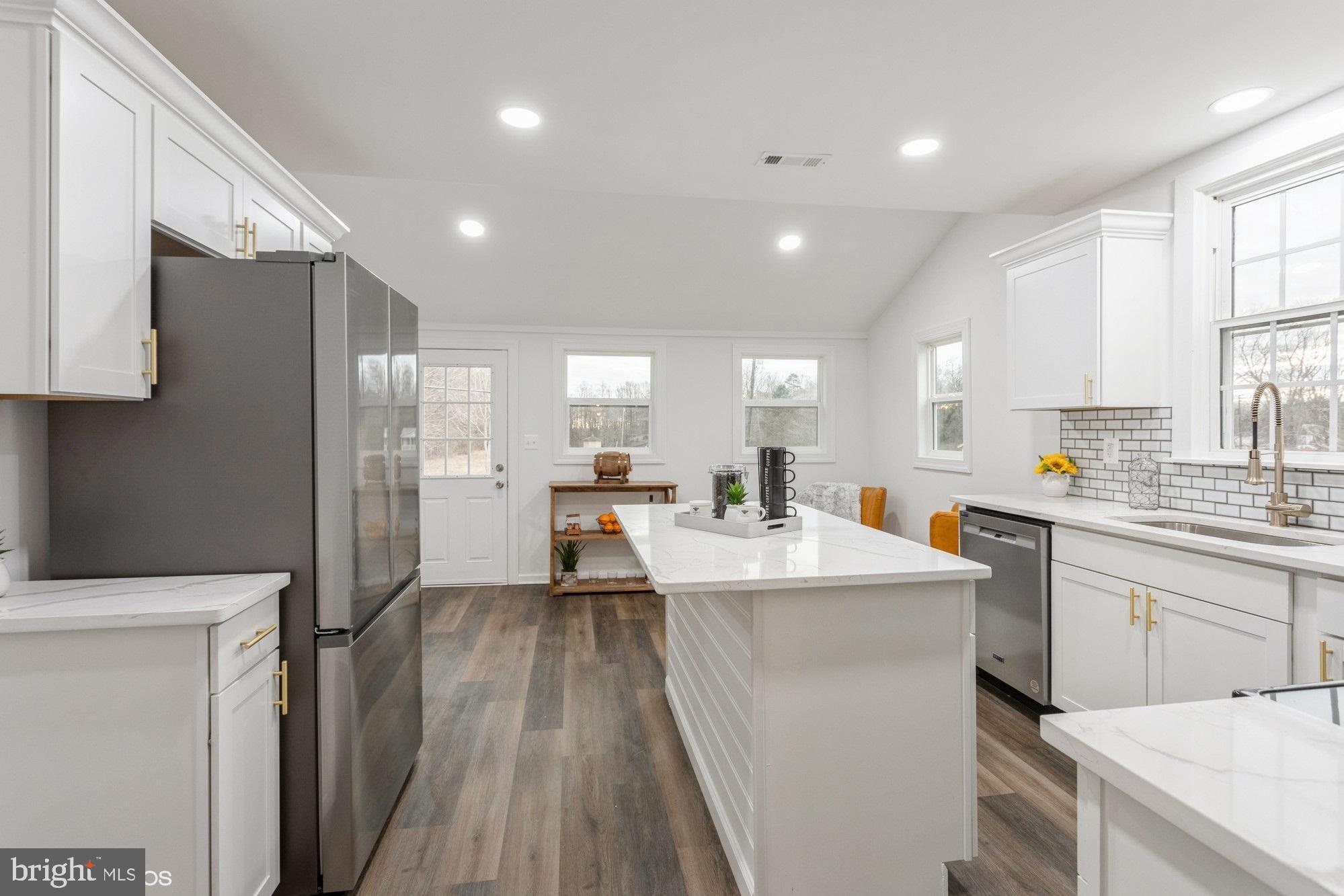 RHOADESVILLE - Residential