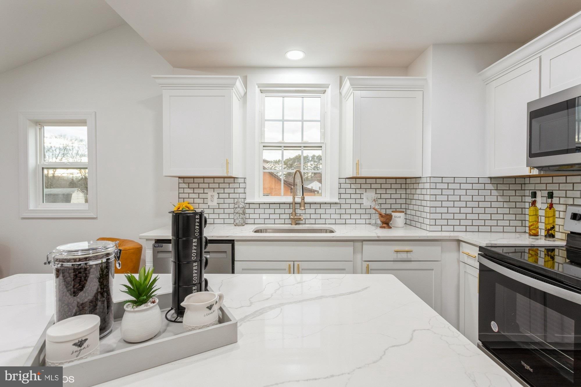 RHOADESVILLE - Residential