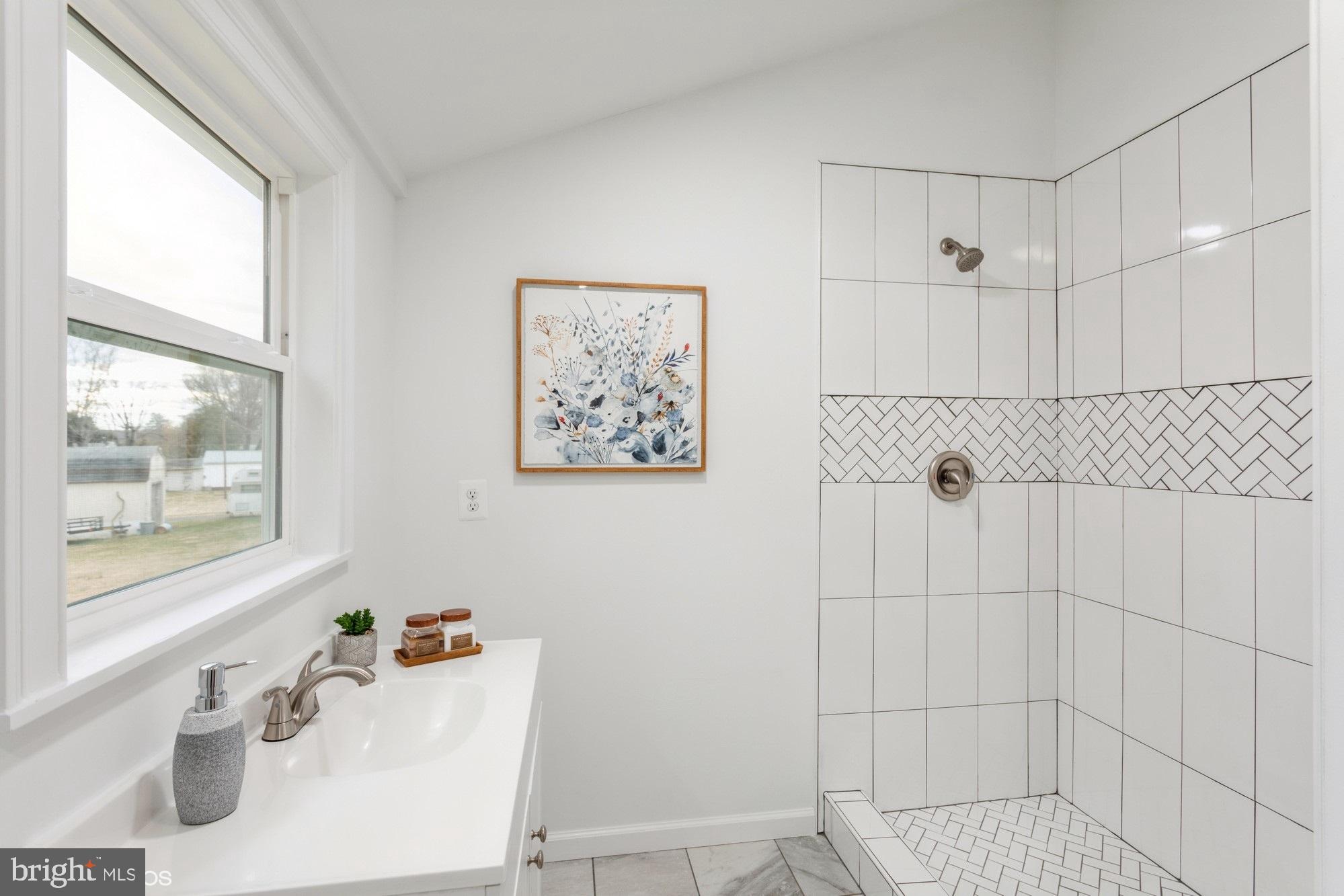 RHOADESVILLE - Residential