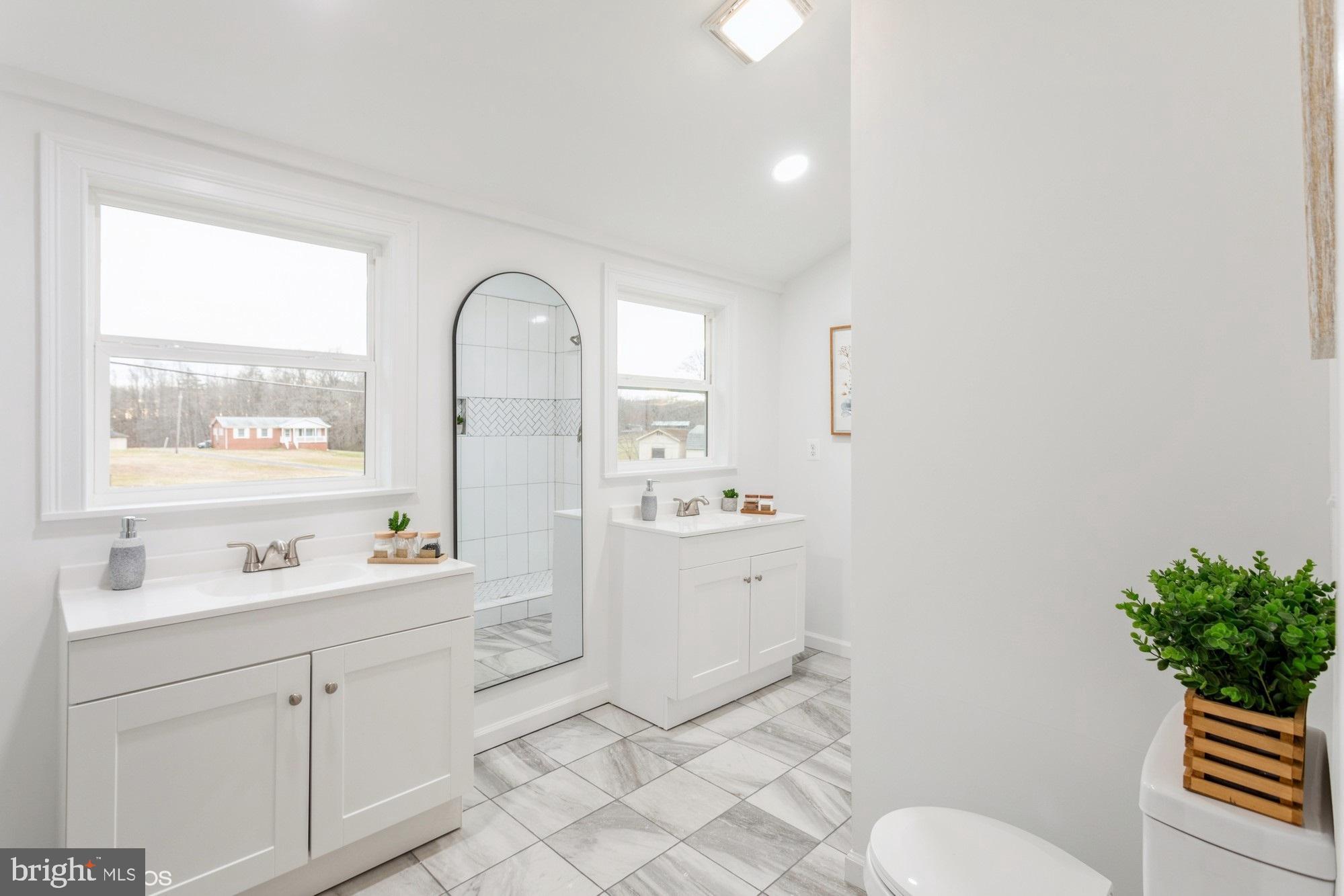 RHOADESVILLE - Residential