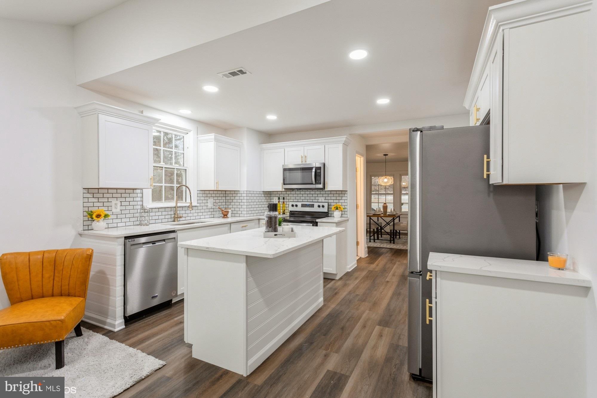 RHOADESVILLE - Residential