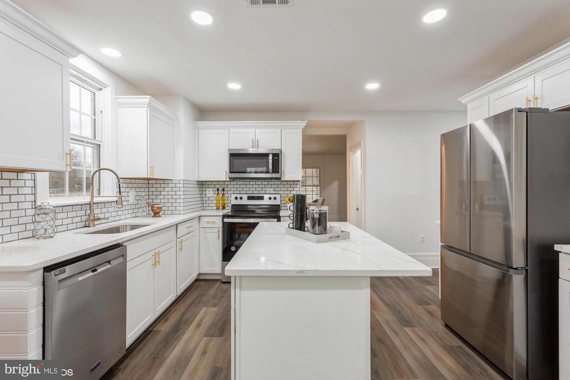 RHOADESVILLE - Residential