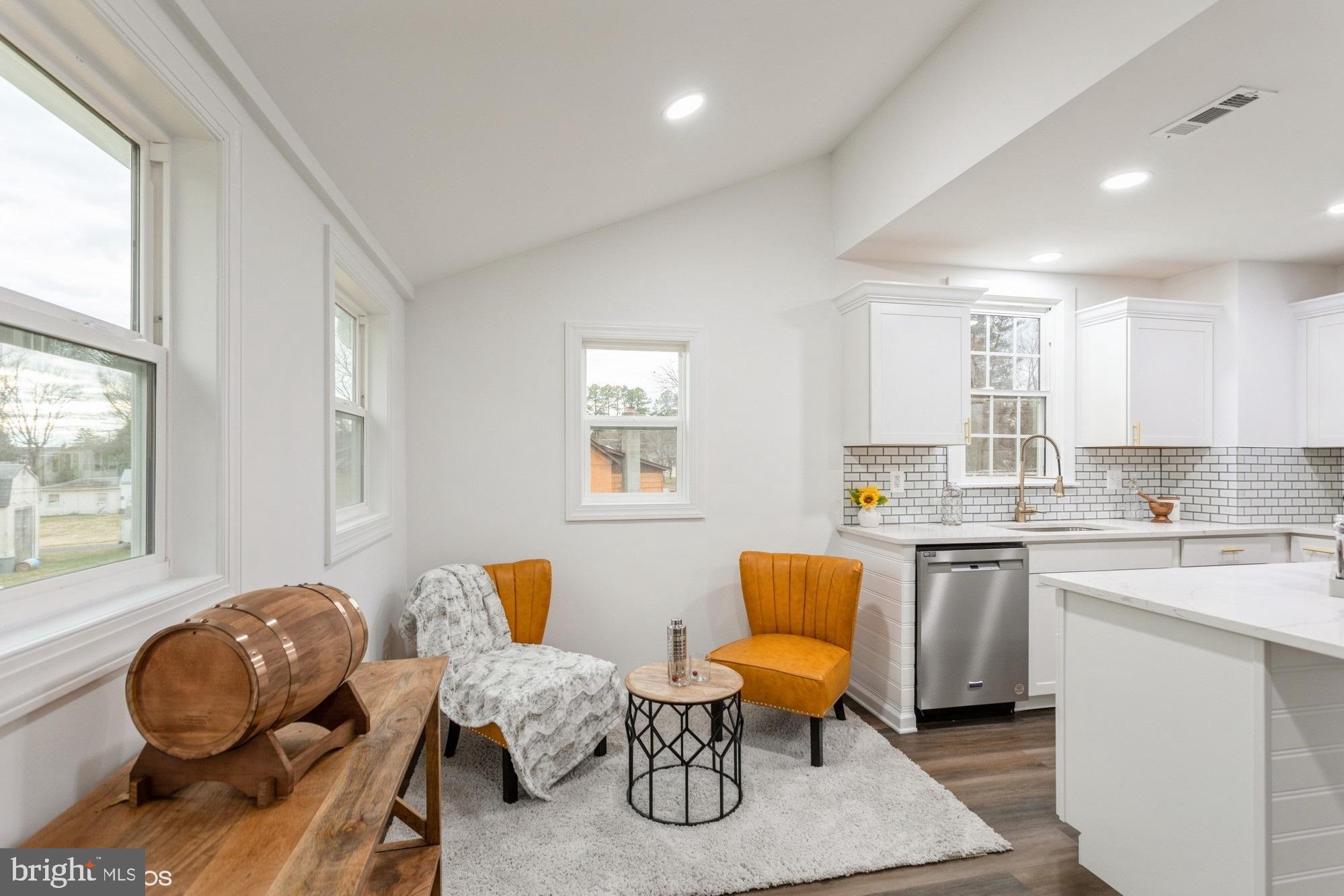 RHOADESVILLE - Residential