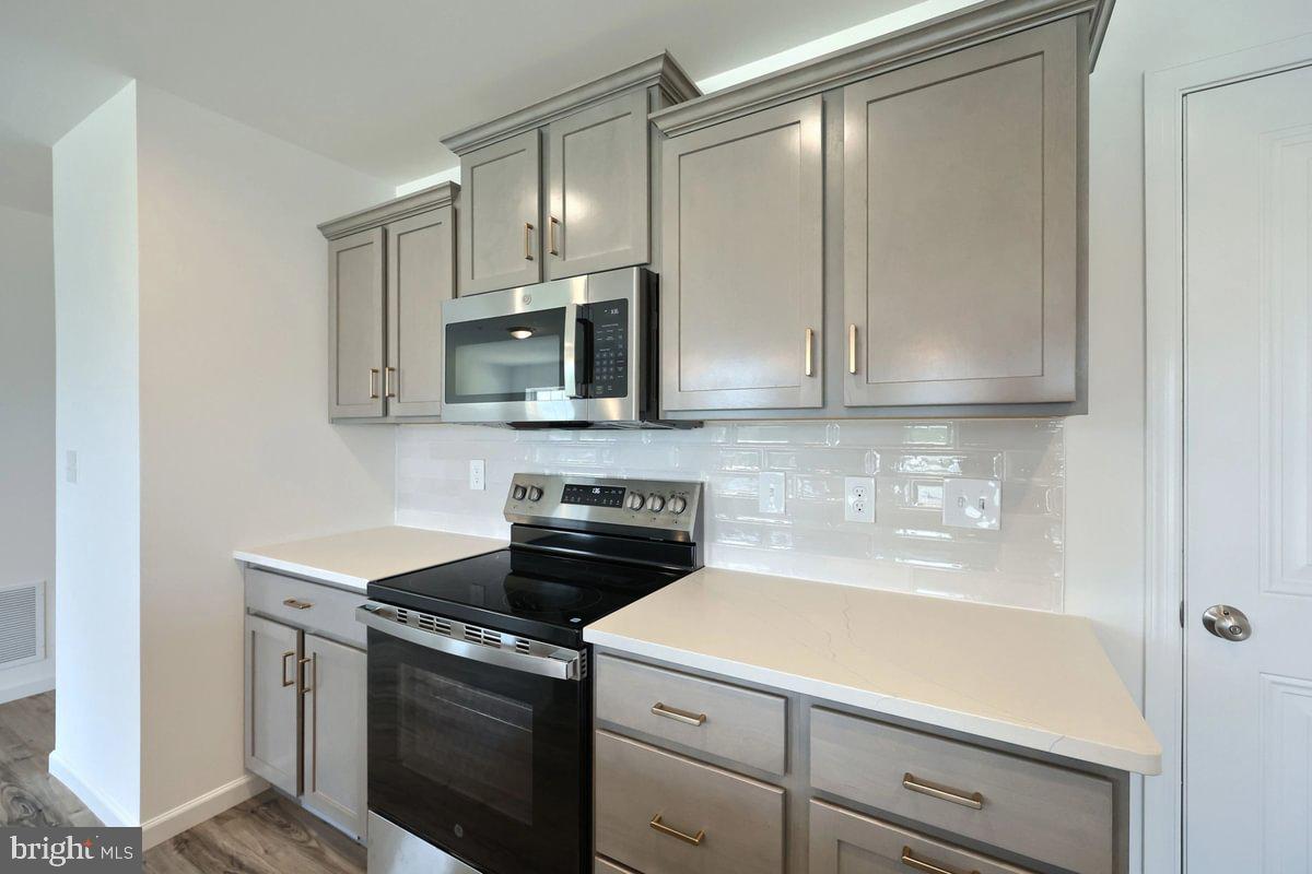 STONE MILL ESTATES - Residential