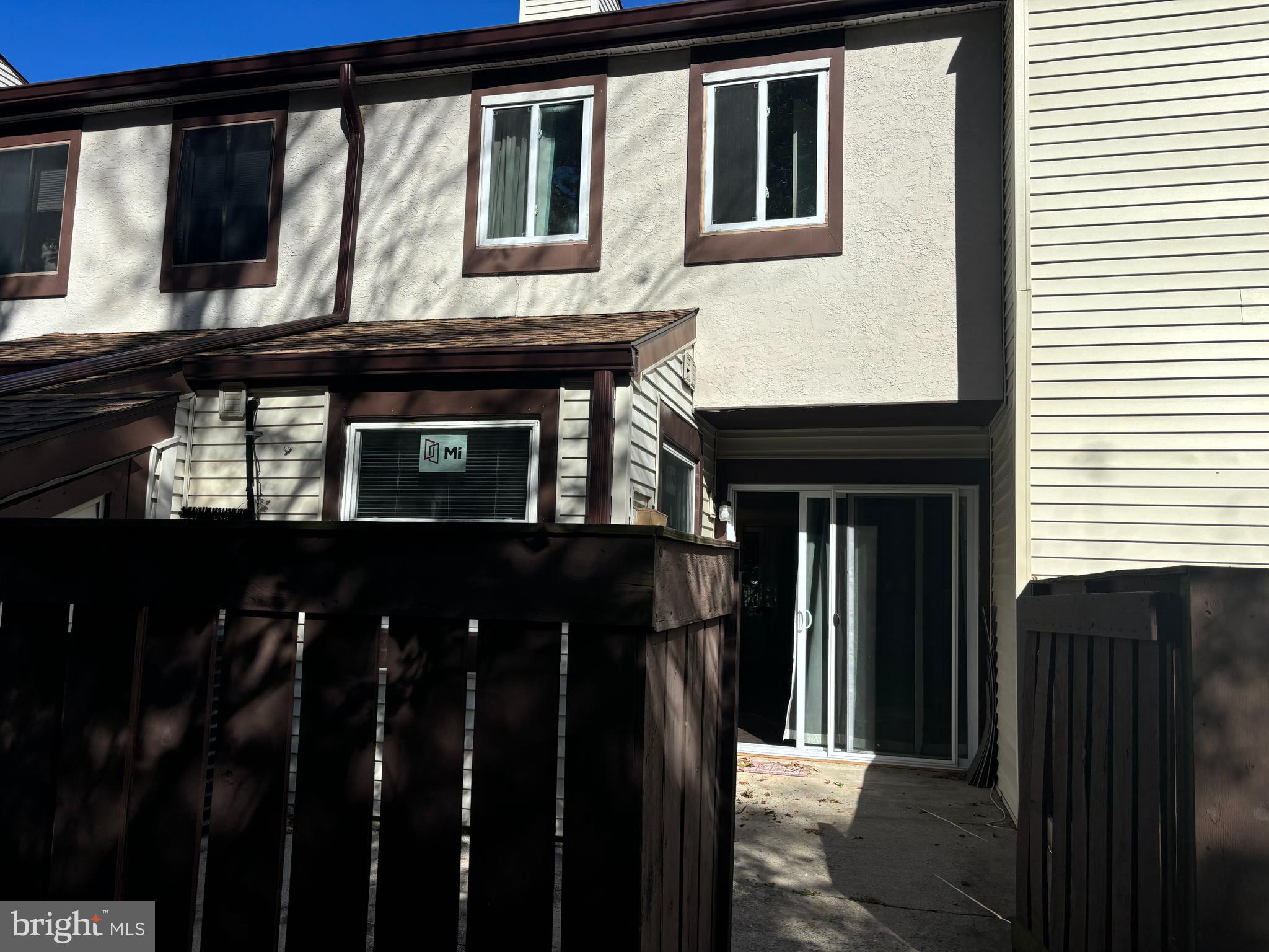 2404 BAYBERRY COURT
