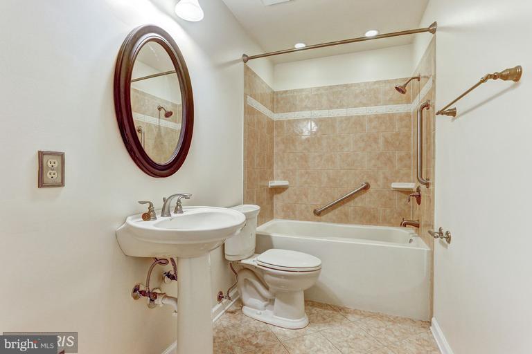 WHISKEY BOTTOM - Residential Lease