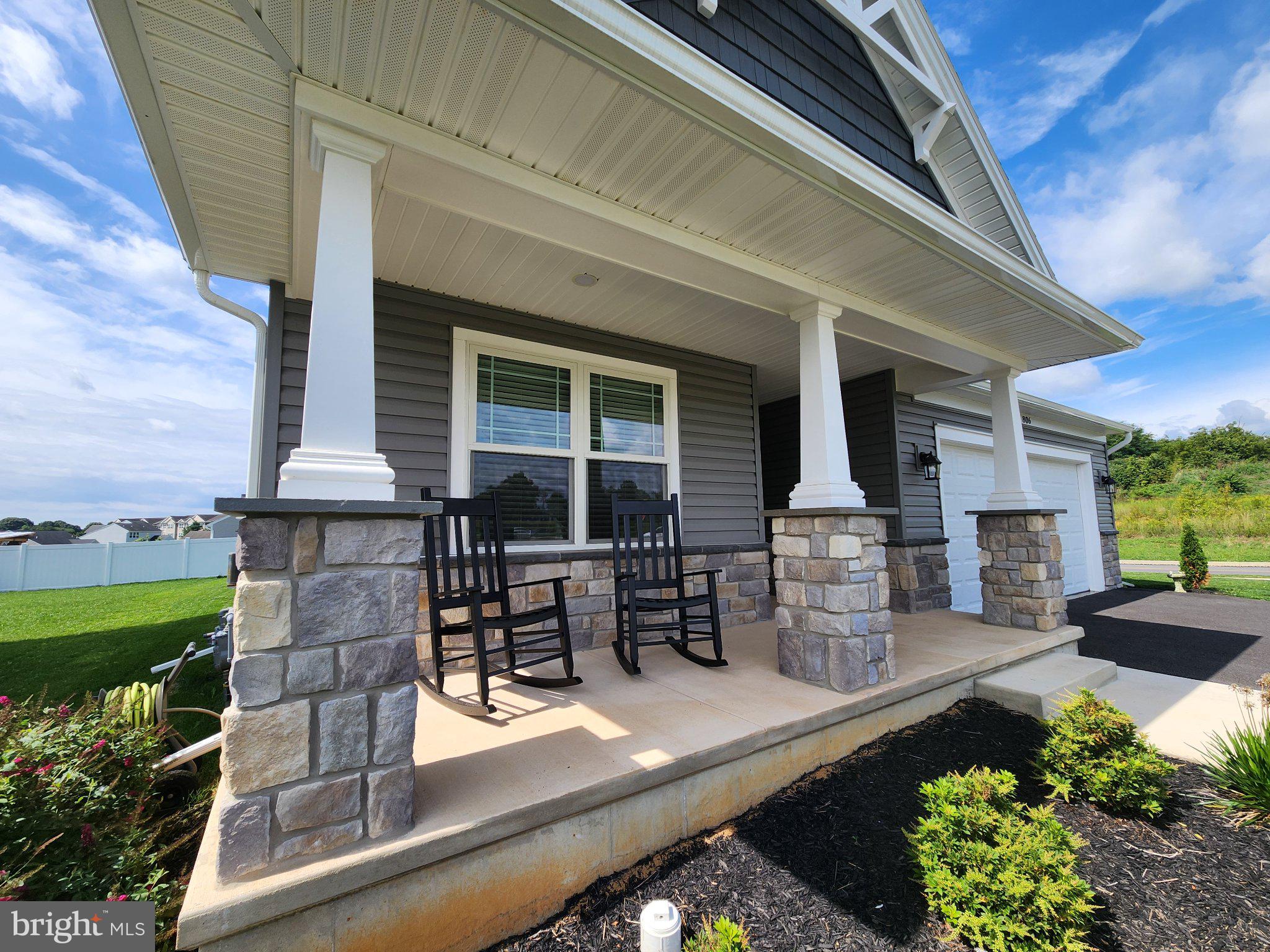806 GREENWICH LANE