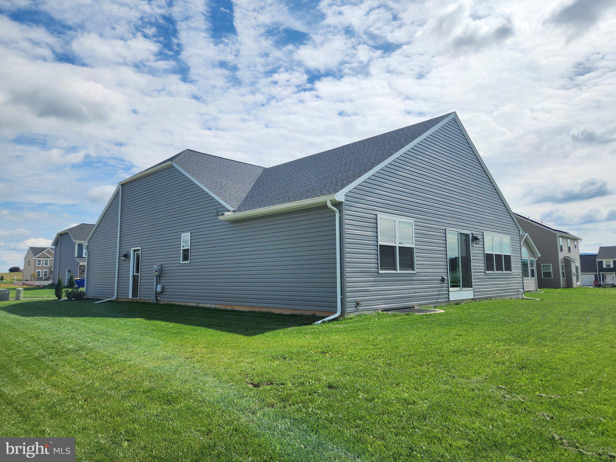 806 GREENWICH LANE