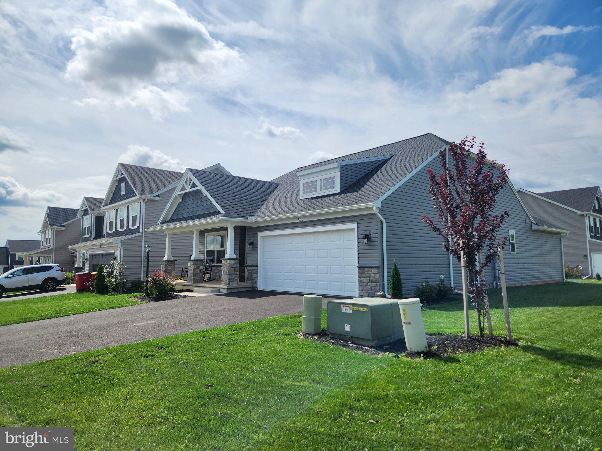 806 GREENWICH LANE