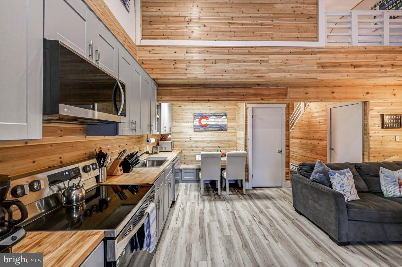 SNOW RIDGE VILLAGE - Residential